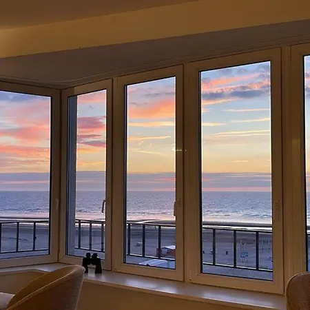 Appartement Zeedijk Frontaal Zeezicht - Volledig Gerenoveerd 2022! *