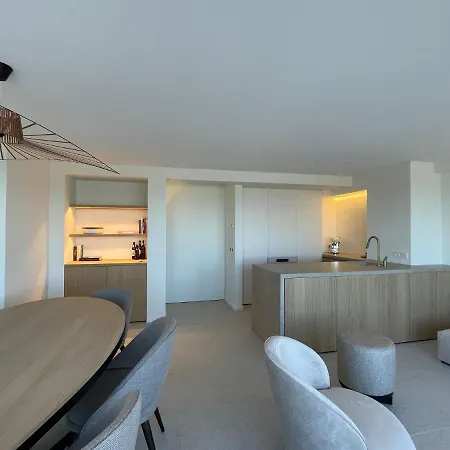 Zeedijk Frontaal Zeezicht - Volledig Gerenoveerd 2022! Appartement Oostduinkerke