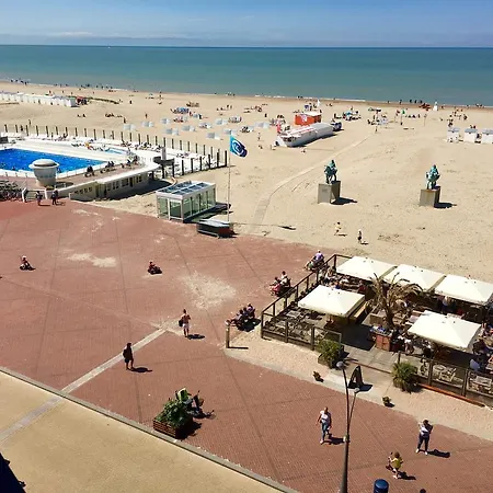 Zeedijk Frontaal Zeezicht - Volledig Gerenoveerd 2022!