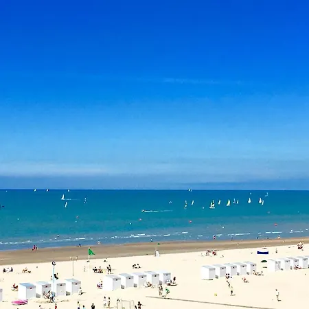 Daire Zeedijk Frontaal Zeezicht - Volledig Gerenoveerd 2022!