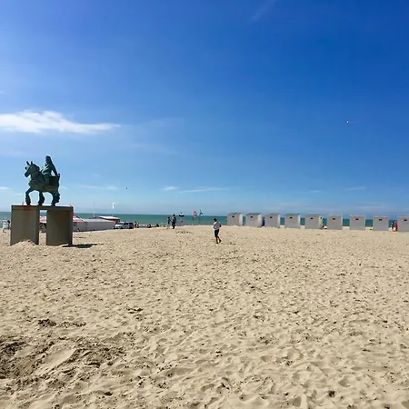 Apartment Zeedijk Oostduinkerke Frontaal Zeezicht - Volledig Gerenoveerd 2022! Oostduinkerke