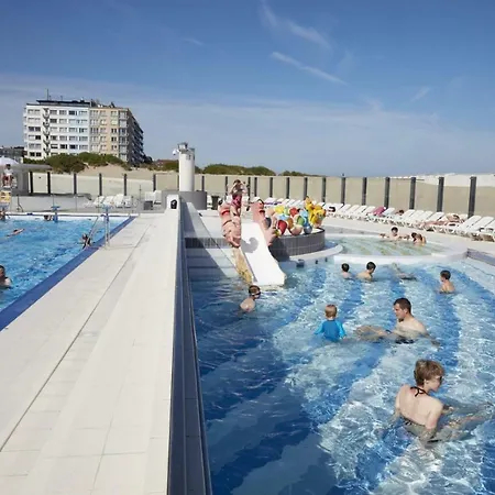 Zeedijk Frontaal Zeezicht - Volledig Gerenoveerd 2022! Appartement Oostduinkerke