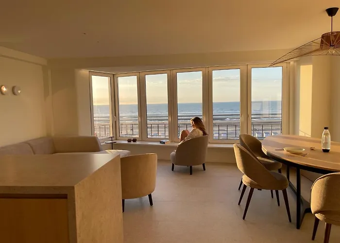 Apartment Zeedijk Oostduinkerke Frontaal Zeezicht - Volledig Gerenoveerd 2022!