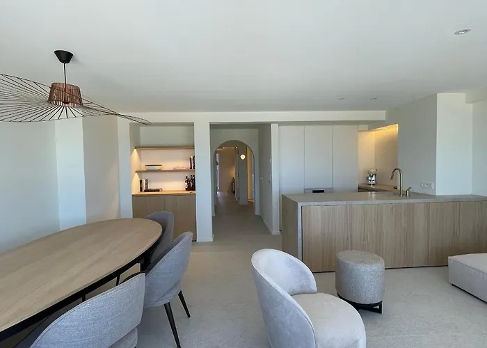 Apartment Zeedijk Oostduinkerke Frontaal Zeezicht - Volledig Gerenoveerd 2022!