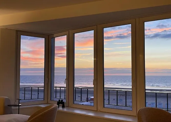 Apartment Zeedijk Oostduinkerke Frontaal Zeezicht - Volledig Gerenoveerd 2022! *