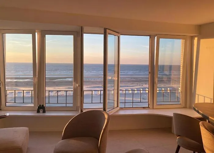 Apartment Zeedijk Oostduinkerke Frontaal Zeezicht - Volledig Gerenoveerd 2022!