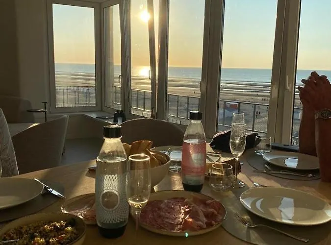 Zeedijk Oostduinkerke Frontaal Zeezicht - Volledig Gerenoveerd 2022! Apartment