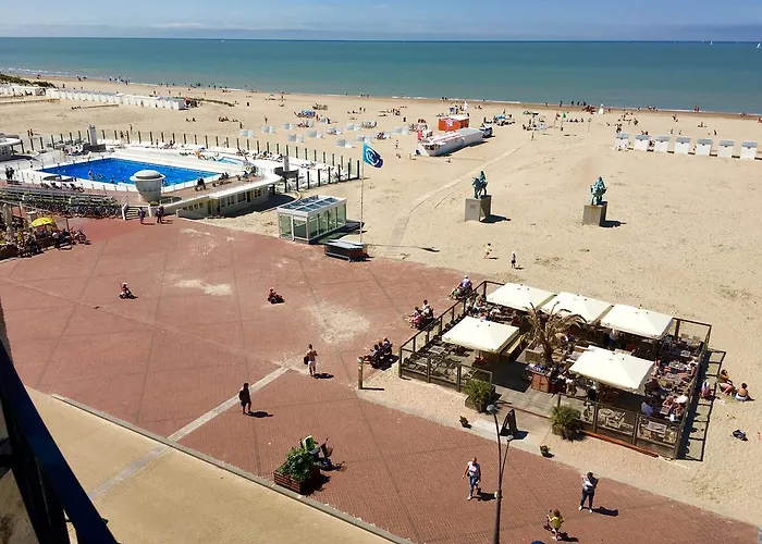 Zeedijk Oostduinkerke Frontaal Zeezicht - Volledig Gerenoveerd 2022!