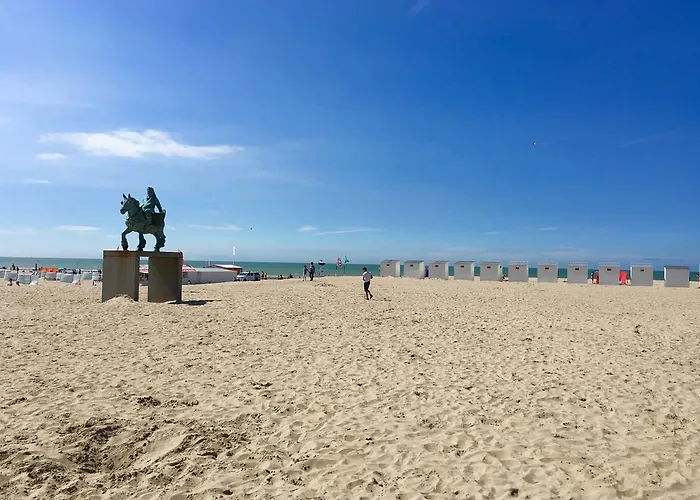 Apartment Zeedijk Oostduinkerke Frontaal Zeezicht - Volledig Gerenoveerd 2022! Oostduinkerke
